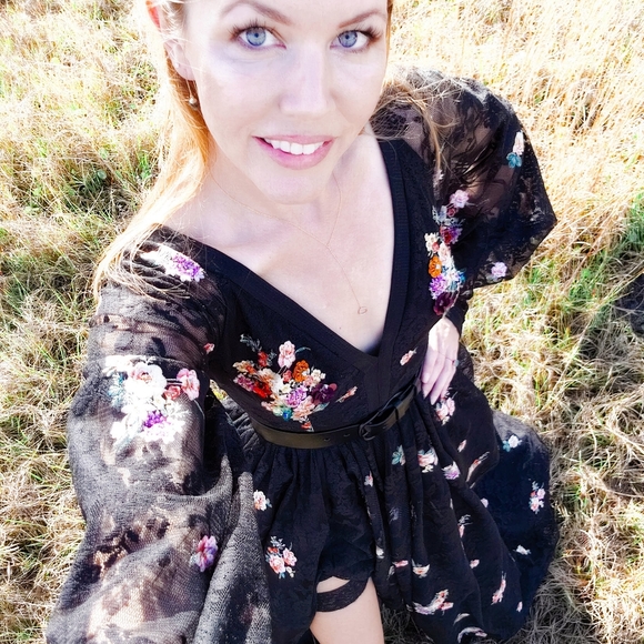 Teuta Matoshi Gown size 6 black floral dress - Picture 9 of 10